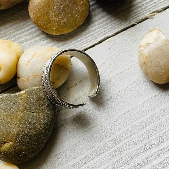 Sterling Silver Bali Design Band Toe Ring - Picture 4 of 4